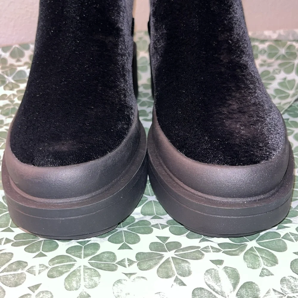 Kate Spade Winnie Black Velvet Round Toe Pull On Ankle Booties sz 5.5 NWOB